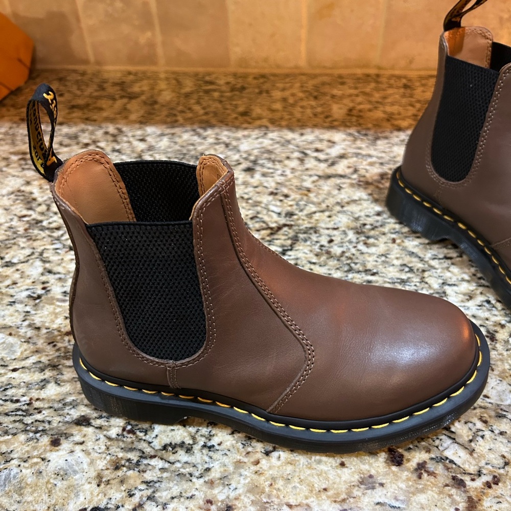 Dr. Martens Tan/brown womens size 7 men’s 6 Artimus Leather Chelsea Boots new - Picture 2 of 4